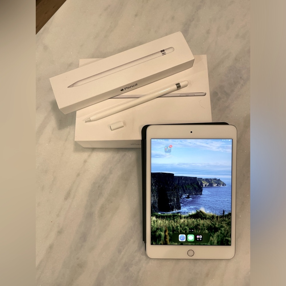 Apple iPad mini 5th generation with Apple Pencil and Apple brand case/cover 64GB